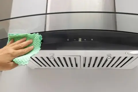 Jak wyczyścić okap? Skuteczny poradnik czyszczenia filtrów i obudowy